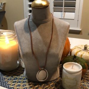 NWOT Kenneth Cole Ny mother of Pearl oval pendant